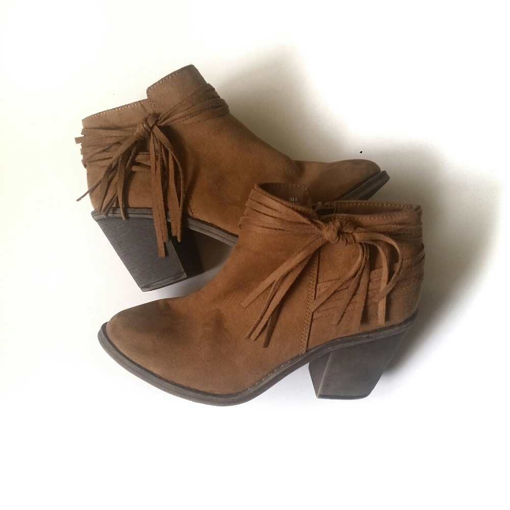 Women's Tan Booties w/ Fringe Tassle Size 8